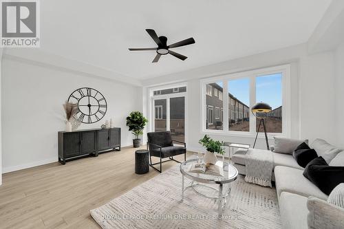 17 Steer Road, Erin, ON - Indoor Photo Showing Living Room