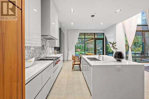 23 Alderdale Court, Toronto, ON - Indoor Photo Showing Kitchen With Double Sink With Upgraded Kitchen