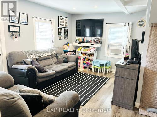 35 Sixth Street W, Collingwood, ON - Indoor Photo Showing Living Room