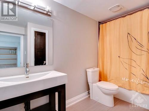 1680 Linkland Court, Ottawa, ON - Indoor Photo Showing Bathroom