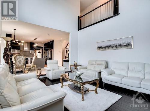 1680 Linkland Court, Ottawa, ON - Indoor Photo Showing Living Room