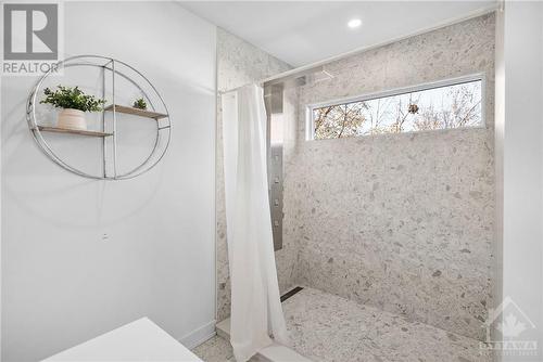 775 Eastbourne Avenue, Ottawa, ON - Indoor Photo Showing Bathroom