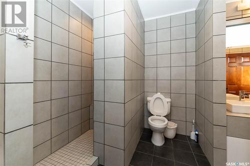 206 Muzyka Road, Saskatoon, SK - Indoor Photo Showing Bathroom