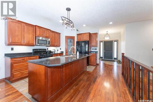 206 Muzyka Road, Saskatoon, SK - Indoor Photo Showing Kitchen