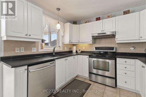 941 Cherryhaven Drive, London, ON - Indoor Photo Showing Kitchen With Double Sink