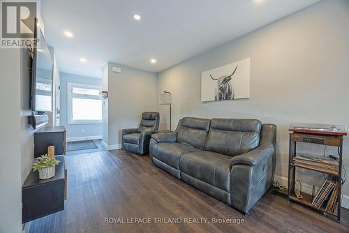 587 Rosedale Street, London, ON - Indoor Photo Showing Living Room