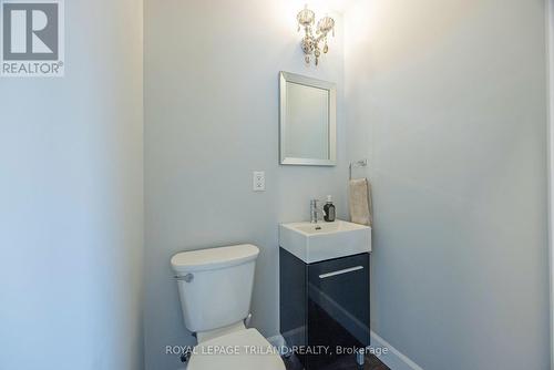 587 Rosedale Street, London, ON - Indoor Photo Showing Bathroom