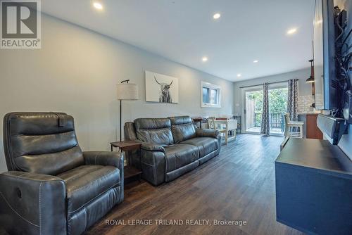 587 Rosedale Street, London, ON - Indoor Photo Showing Living Room