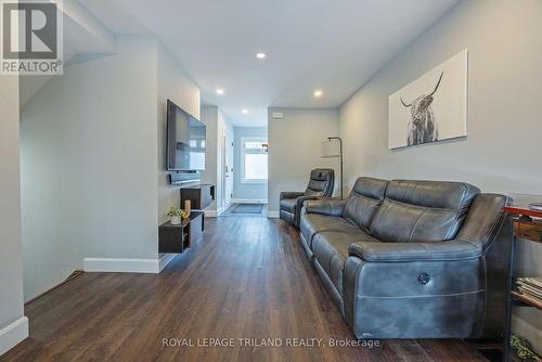 587 Rosedale Street, London, ON - Indoor Photo Showing Living Room