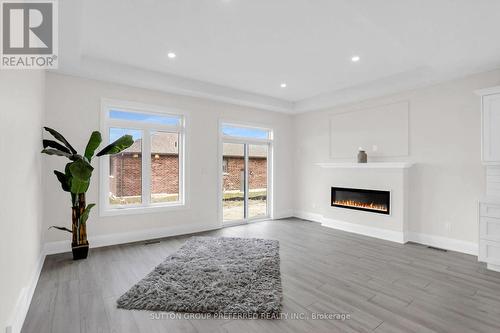 4 Bouw Place, Dutton/Dunwich (Dutton), ON - Indoor Photo Showing Living Room With Fireplace