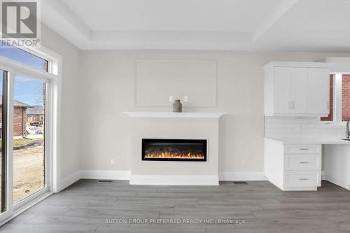 4 Bouw Place, Dutton/Dunwich (Dutton), ON - Indoor Photo Showing Living Room With Fireplace