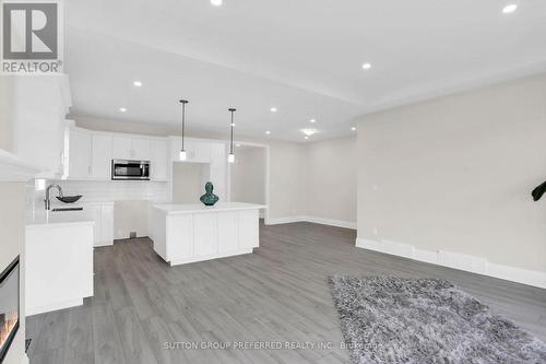 4 Bouw Place, Dutton/Dunwich (Dutton), ON - Indoor Photo Showing Kitchen With Upgraded Kitchen