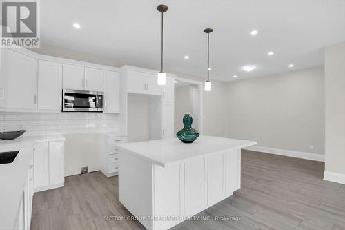 4 Bouw Place, Dutton/Dunwich (Dutton), ON - Indoor Photo Showing Kitchen With Upgraded Kitchen