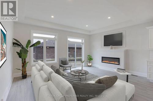 4 Bouw Place, Dutton/Dunwich (Dutton), ON - Indoor Photo Showing Living Room With Fireplace