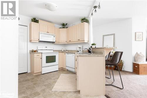 24 Dairy Lane Unit# 206, Huntsville, ON - Indoor Photo Showing Kitchen