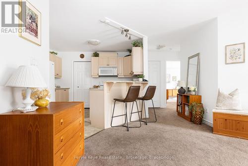 206 - 24 Dairy Lane, Huntsville (Chaffey), ON - Indoor Photo Showing Kitchen