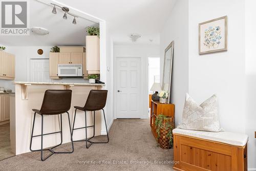 206 - 24 Dairy Lane, Huntsville (Chaffey), ON - Indoor Photo Showing Kitchen