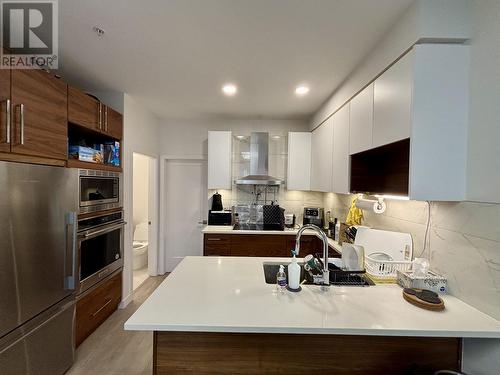 720 3Rd East Street, North Vancouver, BC - Indoor Photo Showing Kitchen