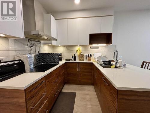 720 3Rd East Street, North Vancouver, BC - Indoor Photo Showing Kitchen With Upgraded Kitchen