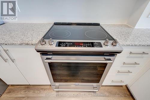 511 - 150 Oak Park Boulevard, Oakville, ON - Indoor Photo Showing Kitchen