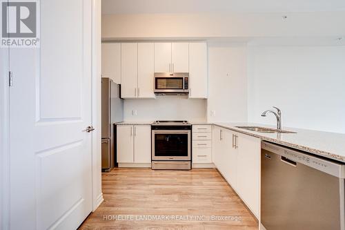 511 - 150 Oak Park Boulevard, Oakville, ON - Indoor Photo Showing Kitchen With Double Sink