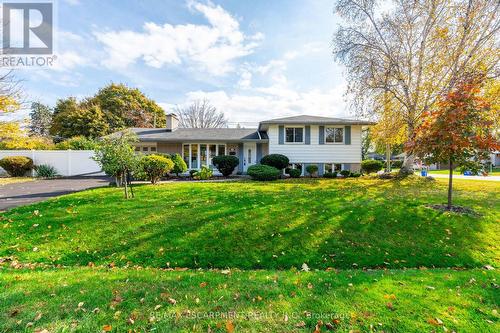 228 Plumtree Drive, Burlington, ON - Outdoor With Deck Patio Veranda With Facade