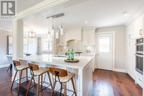 228 Plumtree Drive, Burlington, ON - Indoor Photo Showing Kitchen With Upgraded Kitchen