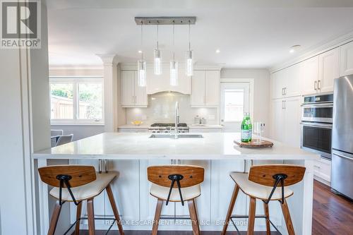 228 Plumtree Drive, Burlington, ON - Indoor Photo Showing Kitchen With Upgraded Kitchen