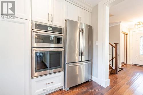 228 Plumtree Drive, Burlington, ON - Indoor Photo Showing Kitchen