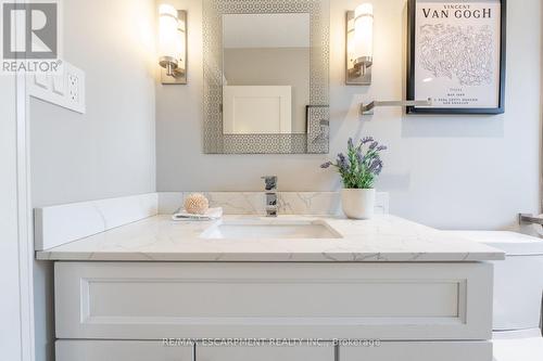 228 Plumtree Drive, Burlington, ON - Indoor Photo Showing Bathroom