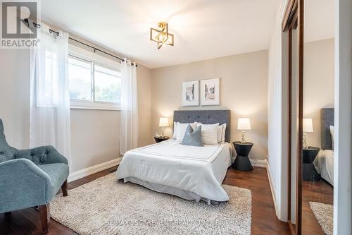 228 Plumtree Drive, Burlington, ON - Indoor Photo Showing Bedroom