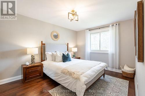 228 Plumtree Drive, Burlington, ON - Indoor Photo Showing Bedroom