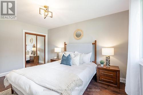 228 Plumtree Drive, Burlington, ON - Indoor Photo Showing Bedroom