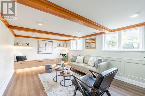 228 Plumtree Drive, Burlington, ON - Indoor Photo Showing Living Room