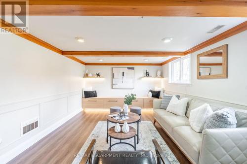 228 Plumtree Drive, Burlington, ON - Indoor Photo Showing Living Room