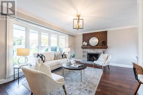 228 Plumtree Drive, Burlington, ON - Indoor Photo Showing Living Room With Fireplace