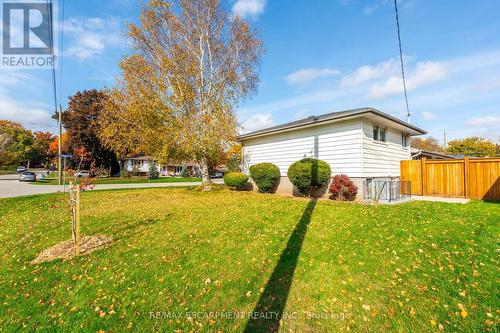 228 Plumtree Drive, Burlington, ON - Outdoor