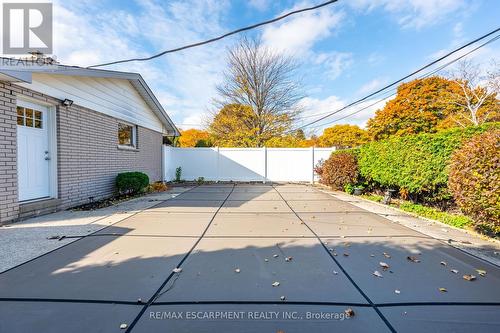 228 Plumtree Drive, Burlington, ON - Outdoor