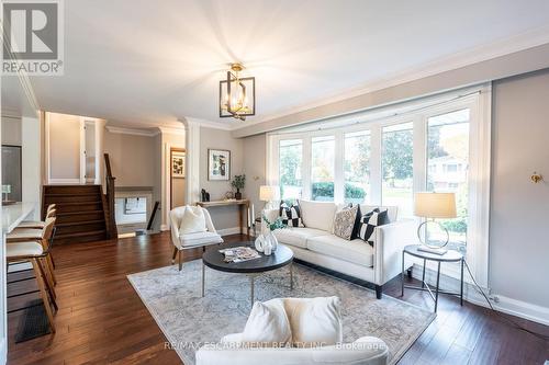 228 Plumtree Drive, Burlington, ON - Indoor Photo Showing Living Room