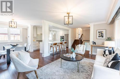 228 Plumtree Drive, Burlington, ON - Indoor Photo Showing Living Room