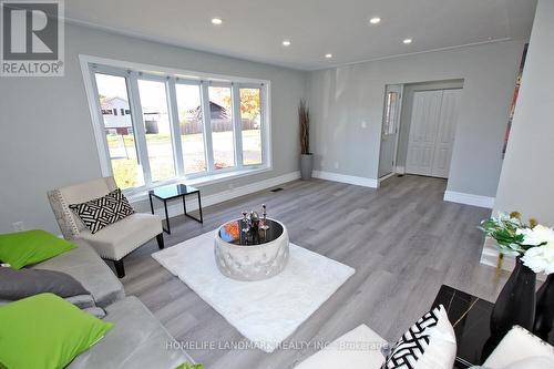 45 Lorne Avenue, Grimsby, ON - Indoor Photo Showing Living Room