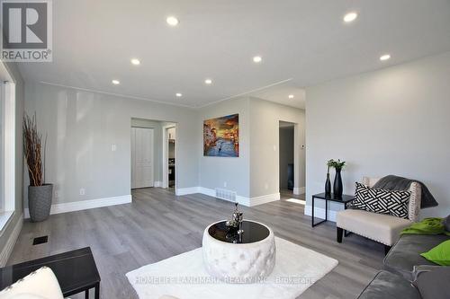 45 Lorne Avenue, Grimsby, ON - Indoor Photo Showing Living Room