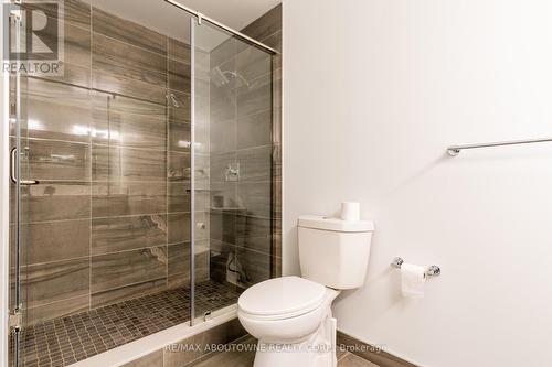 1814 - 15 Glebe Street, Cambridge, ON - Indoor Photo Showing Bathroom