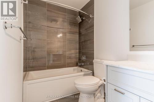 1814 - 15 Glebe Street, Cambridge, ON - Indoor Photo Showing Bathroom