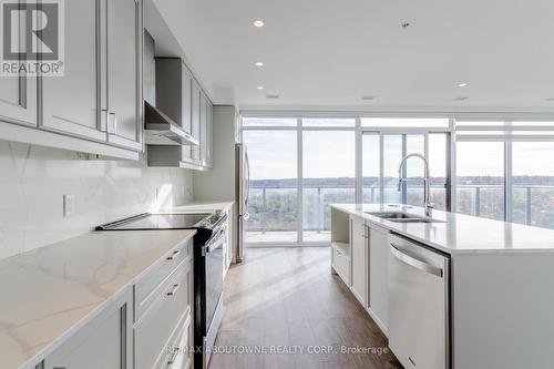 1814 - 15 Glebe Street, Cambridge, ON - Indoor Photo Showing Kitchen With Stainless Steel Kitchen With Double Sink With Upgraded Kitchen