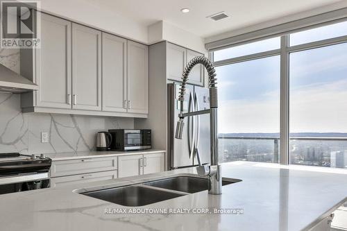 1814 - 15 Glebe Street, Cambridge, ON - Indoor Photo Showing Kitchen With Double Sink