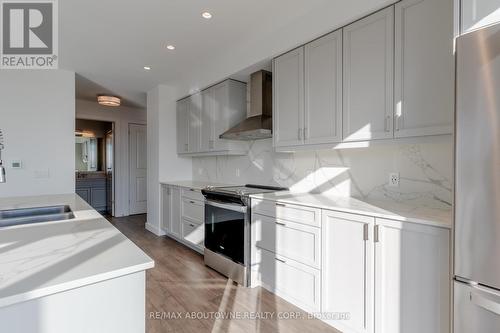 1814 - 15 Glebe Street, Cambridge, ON - Indoor Photo Showing Kitchen