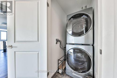 1814 - 15 Glebe Street, Cambridge, ON - Indoor Photo Showing Laundry Room