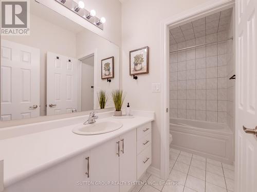 64 Hager Creek Terrace, Hamilton, ON - Indoor Photo Showing Bathroom