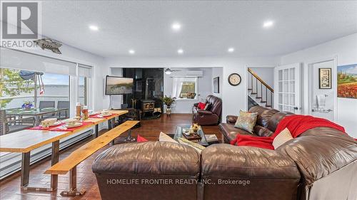 6 Lakeview Park Road, Kawartha Lakes, ON - Indoor Photo Showing Living Room